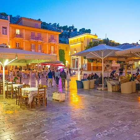 Semesterbostad Anesis *