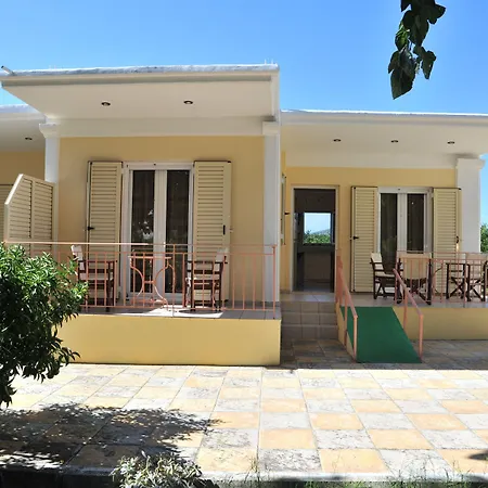 Semesterbostad Anesis *