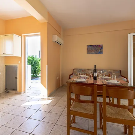 Semesterbostad Anesis *