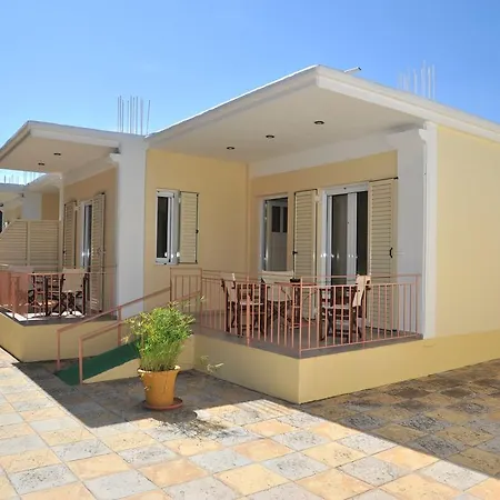 Anesis Semesterbostad *